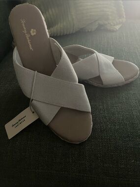 Tommy Bahama Women's Light Gray Crisscross Slide Sandals